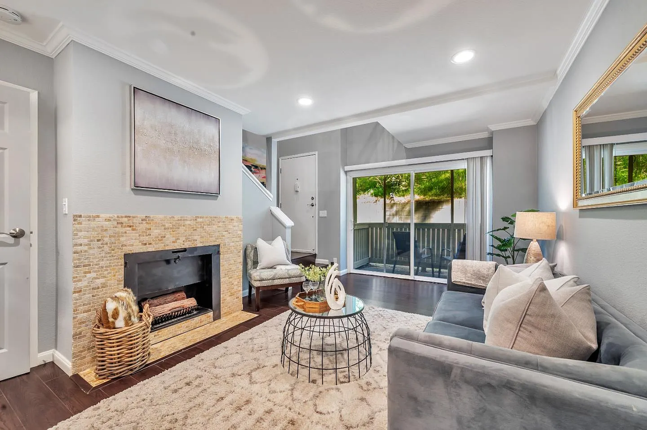 355 Half Moon Ln #9 - Photo 2 of 9