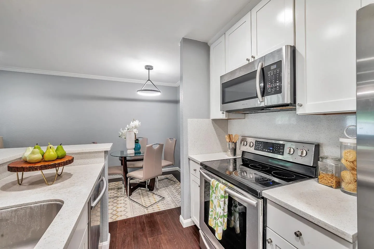 355 Half Moon Ln #9 - Photo 6 of 9