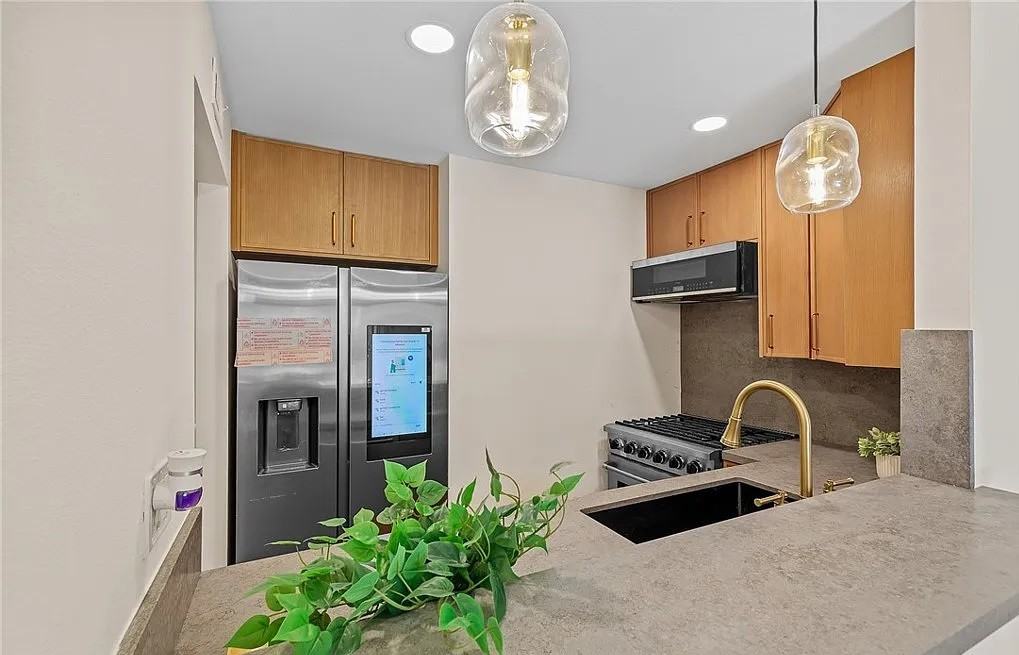 120 Lemon Grv #34 - Photo 3 of 7