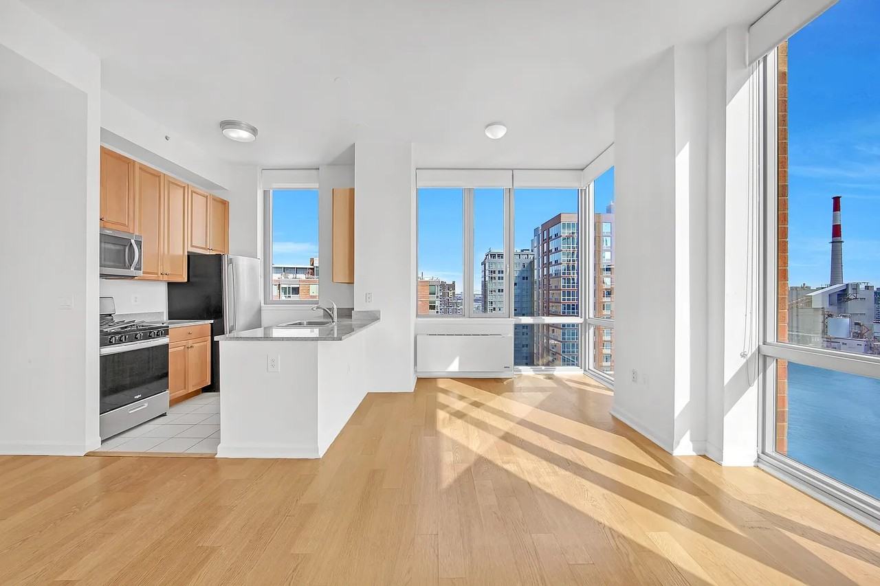 425 Main St - Photo 2 of 15