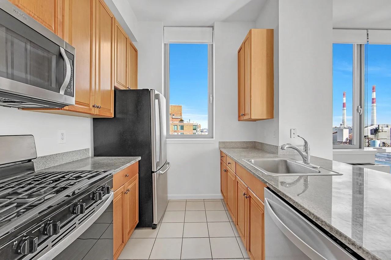 425 Main St - Photo 3 of 15