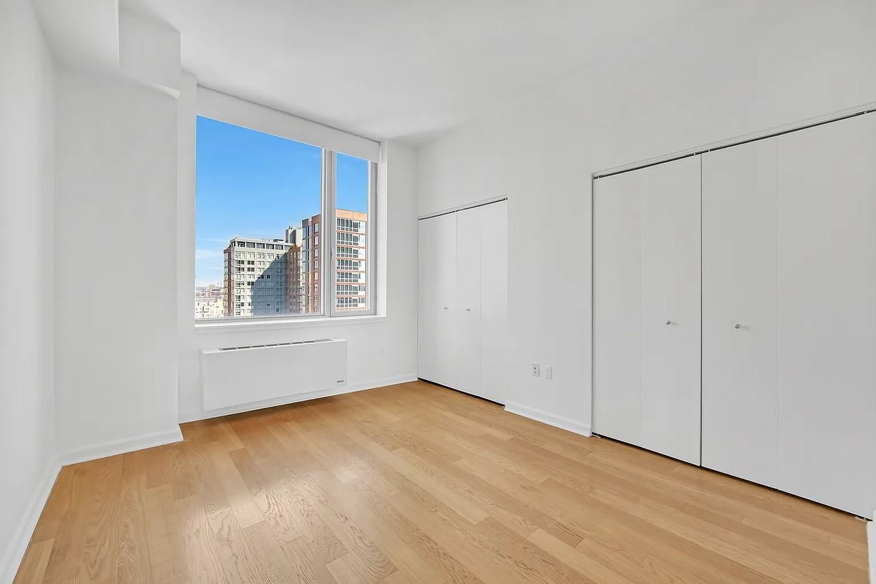 425 Main St - Photo 4 of 15