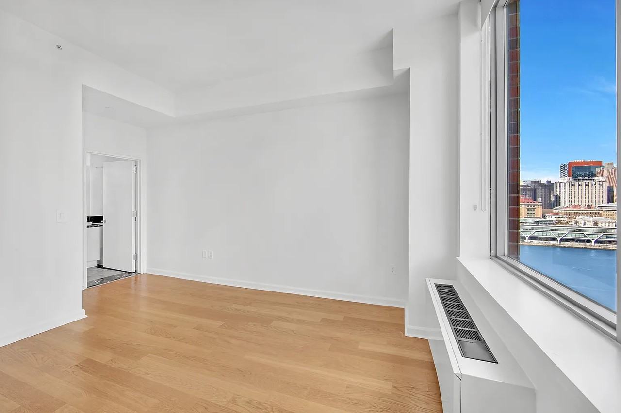 425 Main St - Photo 5 of 15