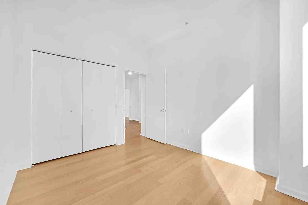 425 Main St - Photo 6 of 15