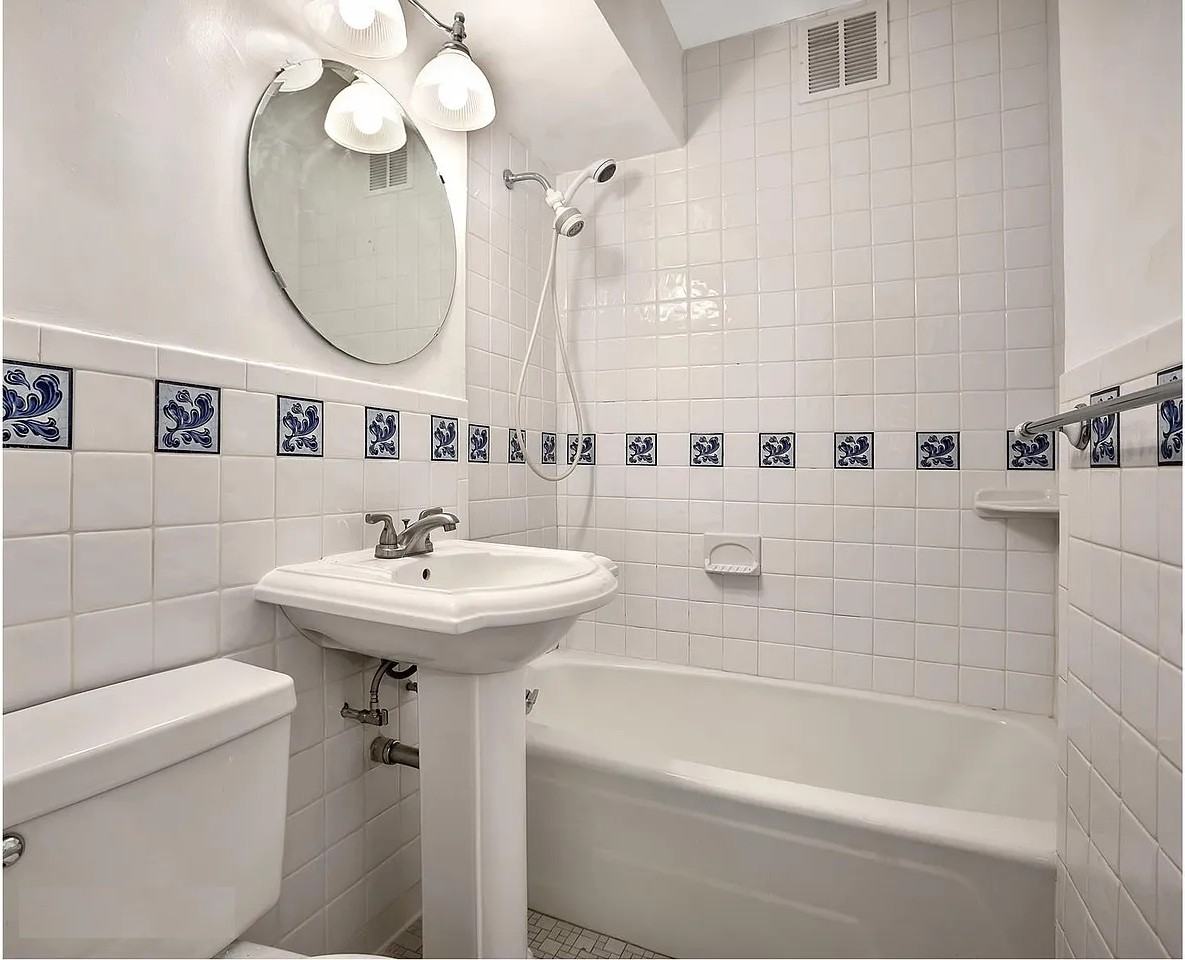 225 E 36th St - Photo 3 of 5