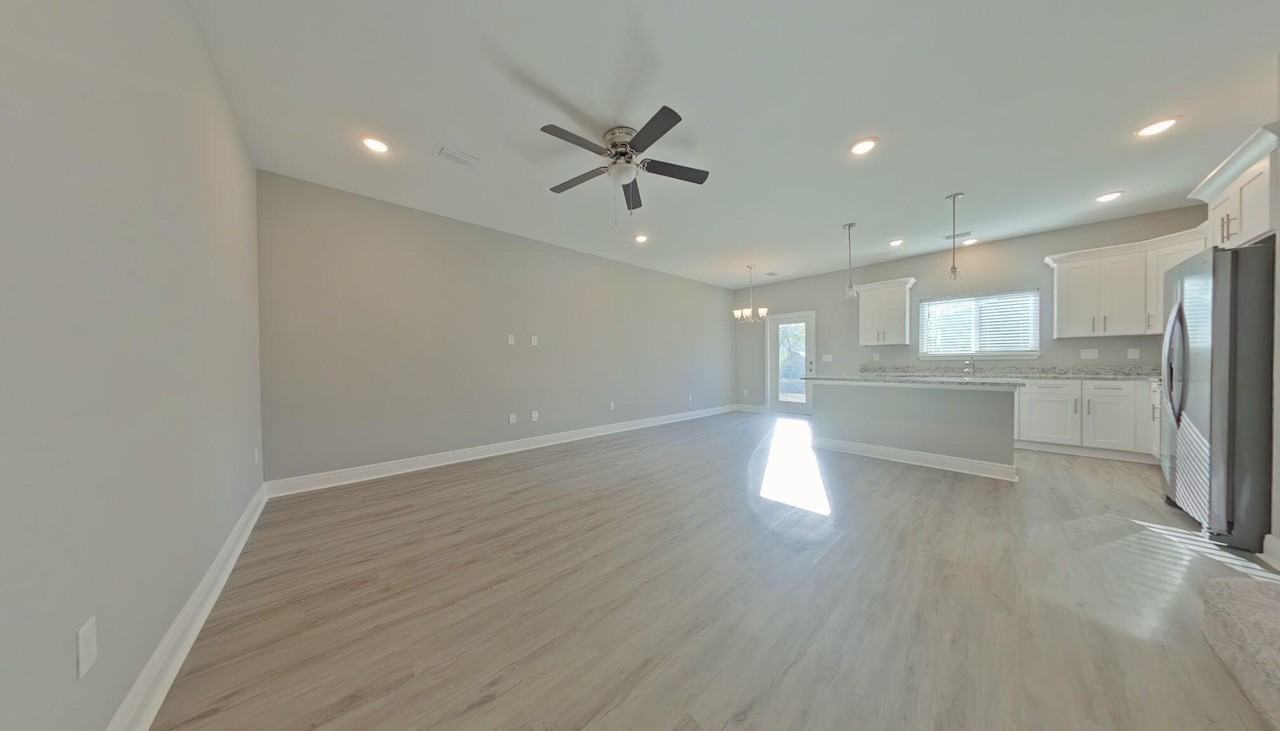 818 Kenneth Dr - Photo 3 of 17