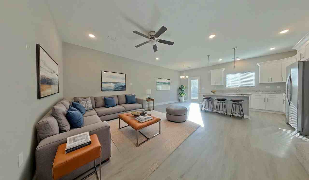 820 Kenneth Dr - Photo 4 of 17