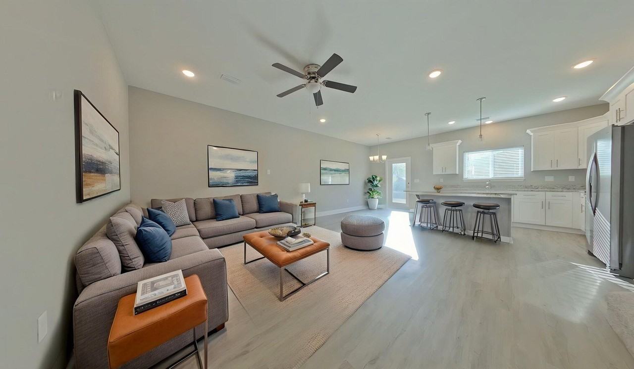 822 Kenneth Dr - Photo 4 of 17