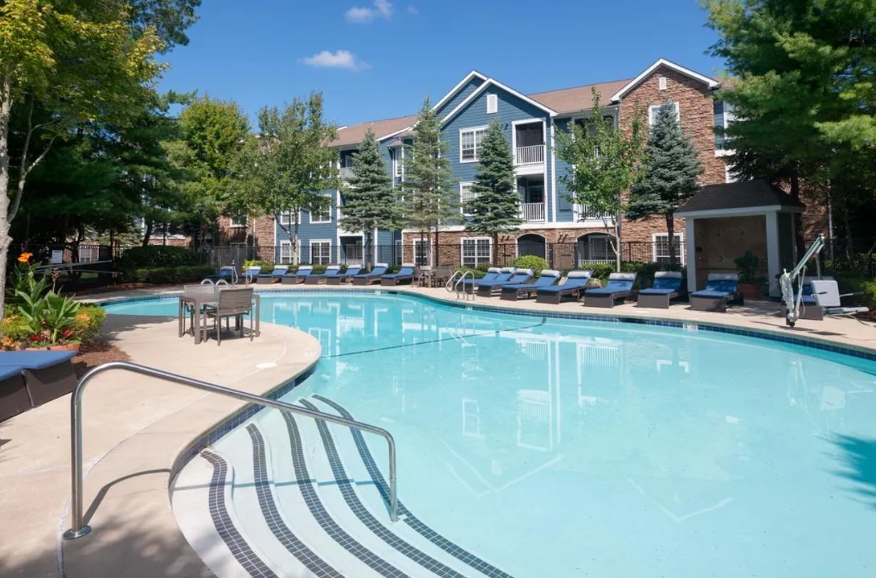 402 Foxboro Blvd - Photo 3 of 12