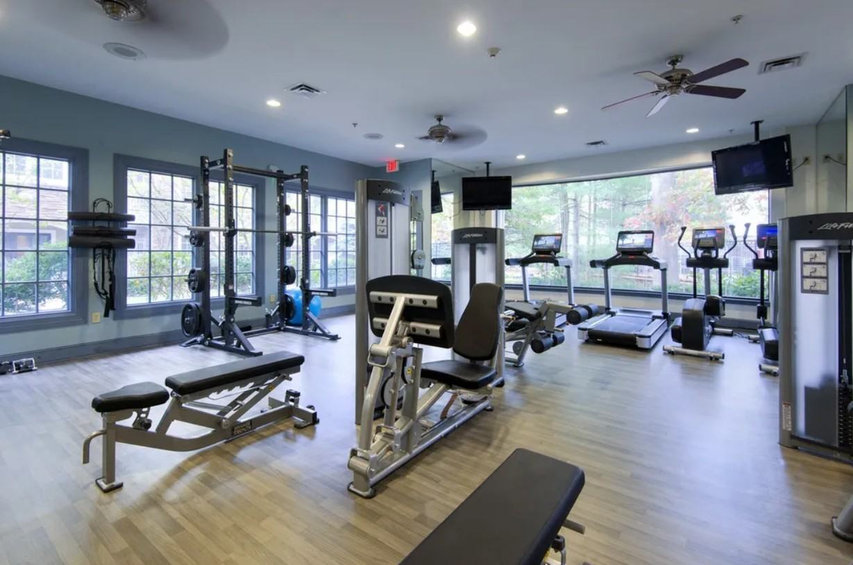 402 Foxboro Blvd - Photo 4 of 12