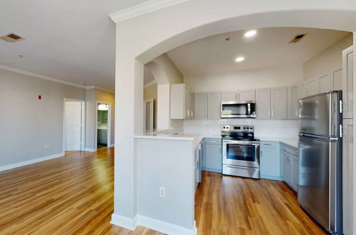 402 Foxboro Blvd - Photo 7 of 12