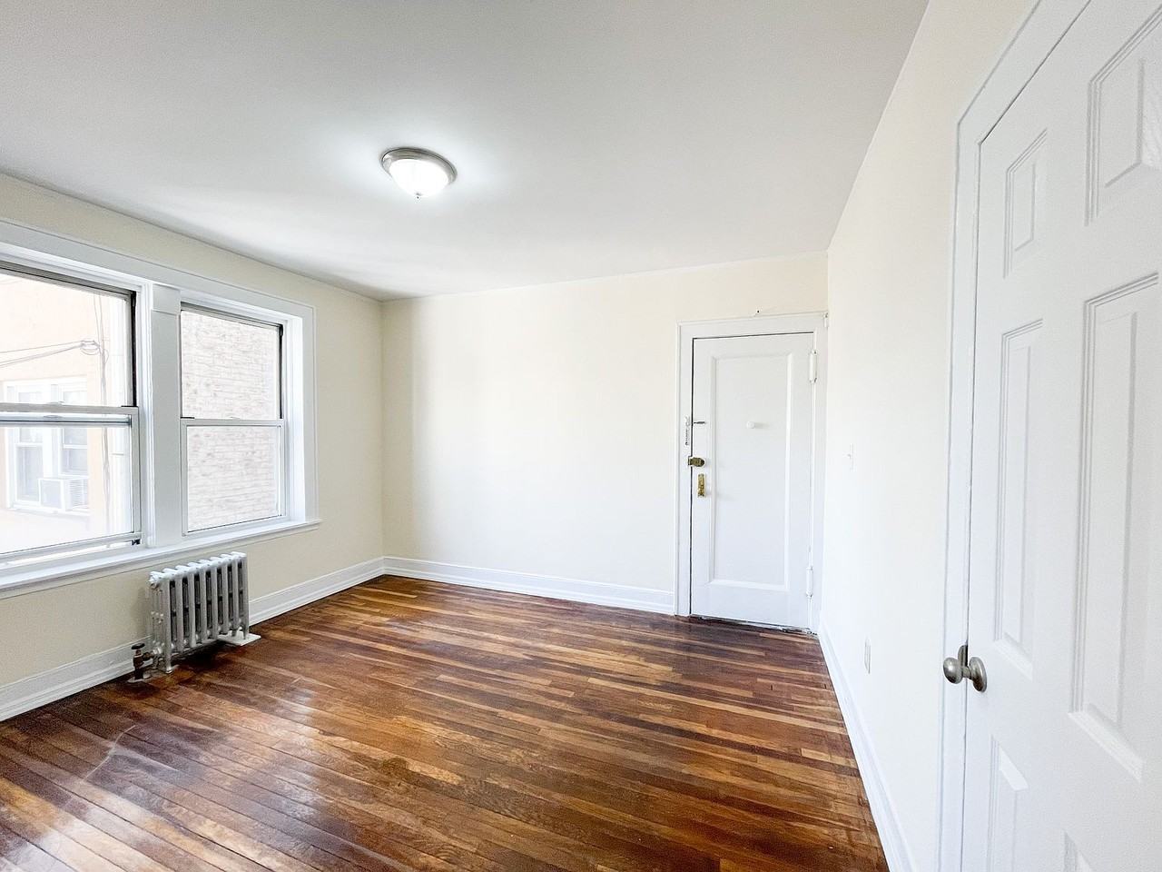 2142 28th St - Photo 3 of 8