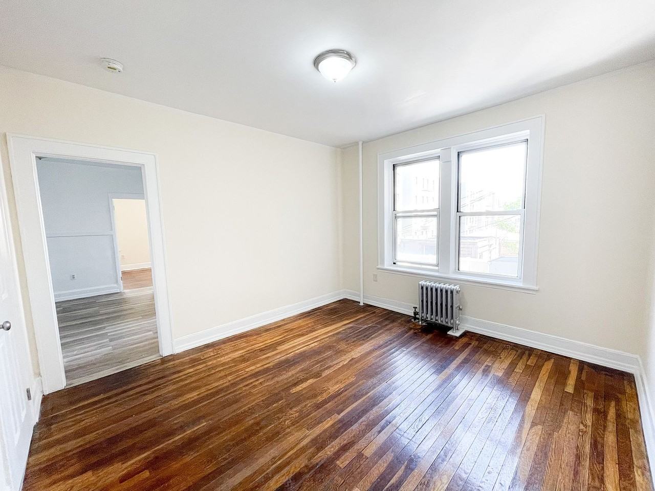 2142 28th St - Photo 4 of 8