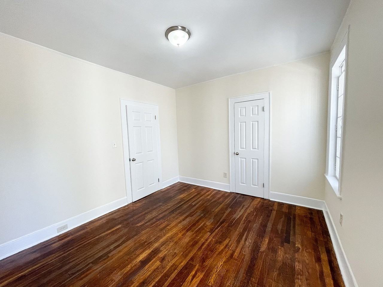 2142 28th St - Photo 7 of 8