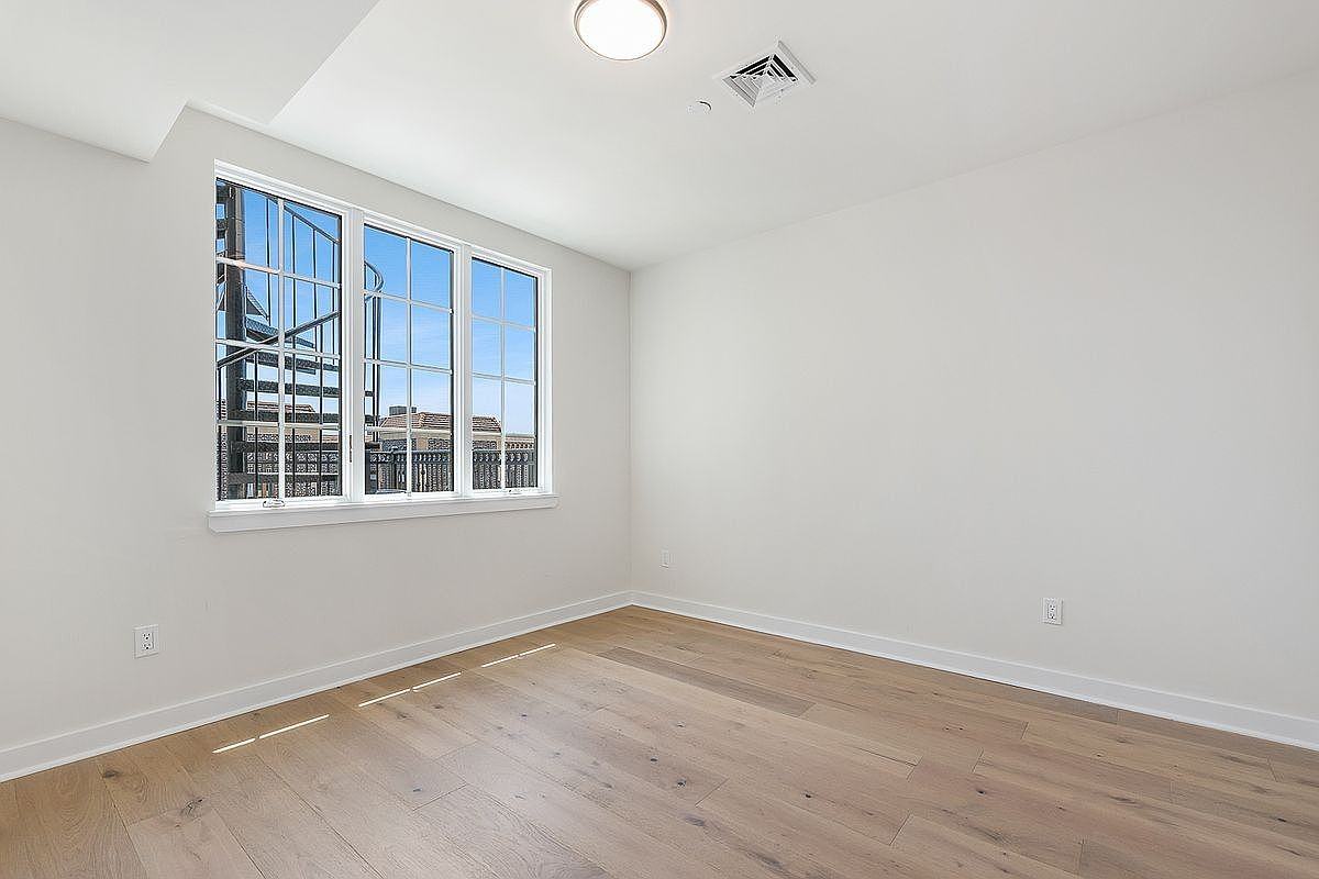 2323 30th Rd #4C - Photo 3 of 5