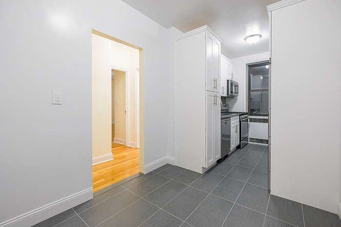 2540 31st Ave #2H - Photo 3 of 11