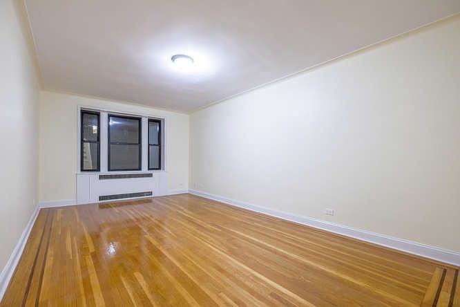 2540 31st Ave #2H - Photo 6 of 11