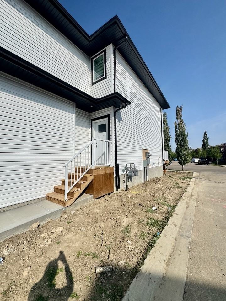 126 Awentia Dr - Photo 2 of 33