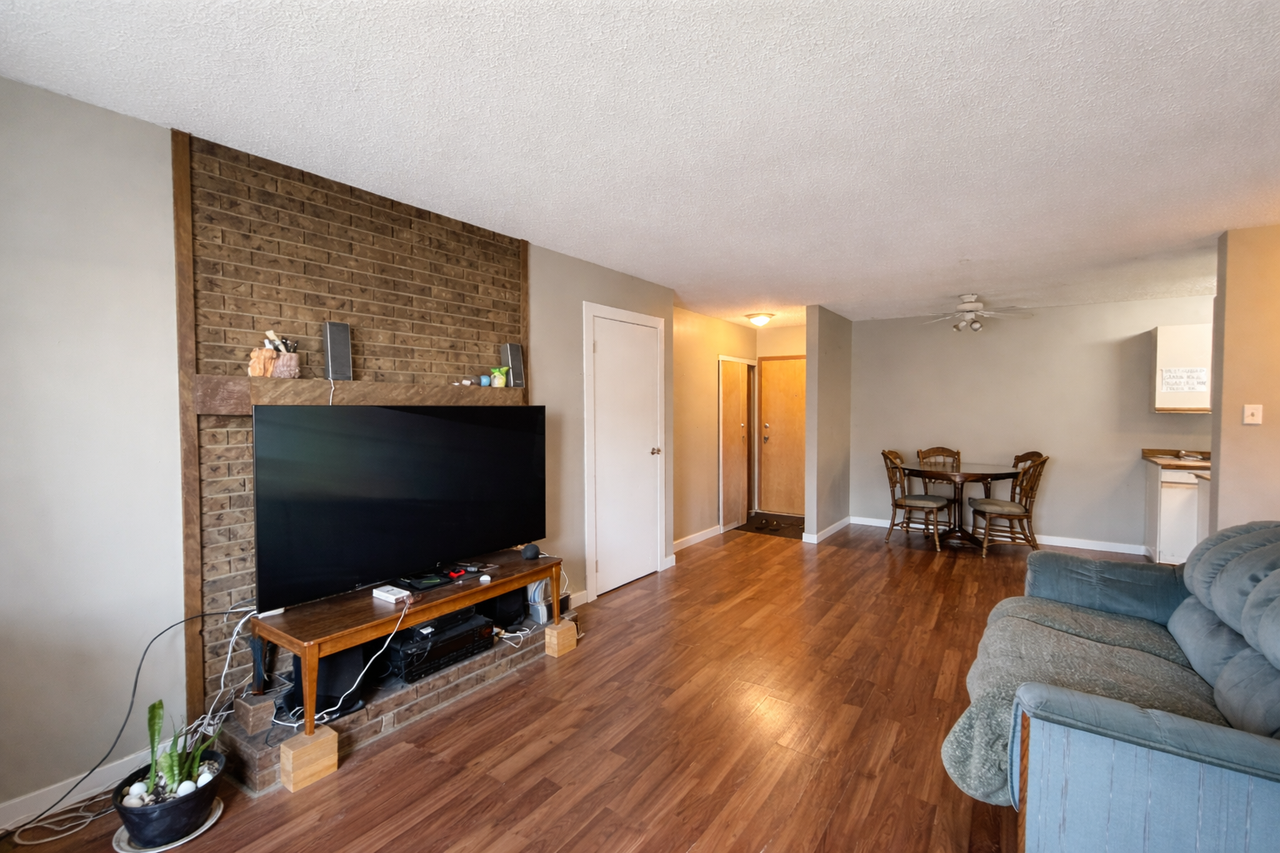 9500 160 St Nw - Photo 4 of 22