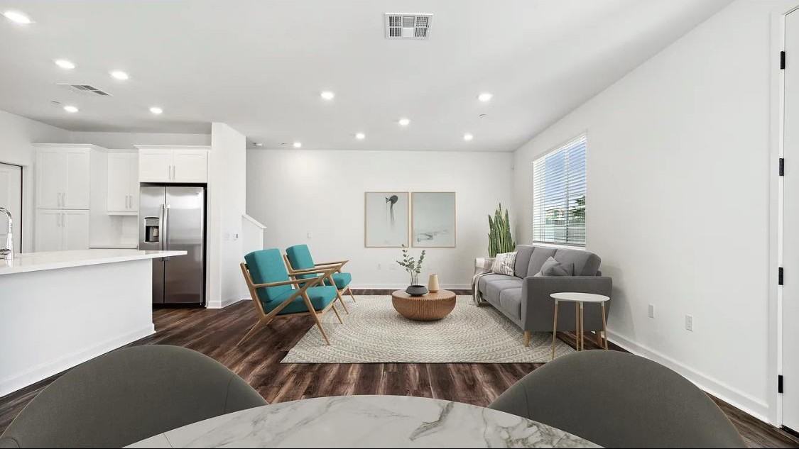 8270 Merge Ave - Photo 3 of 5