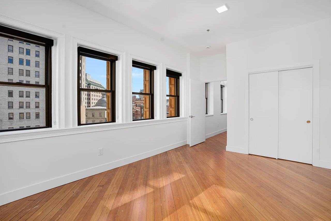 136 Westminster St - Photo 5 of 8