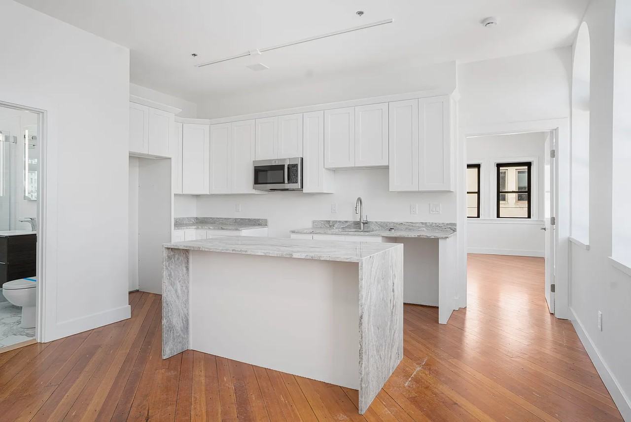 136 Westminster St - Photo 6 of 8