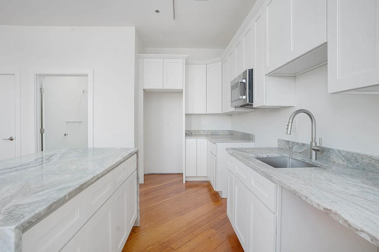 136 Westminster St - Photo 7 of 8