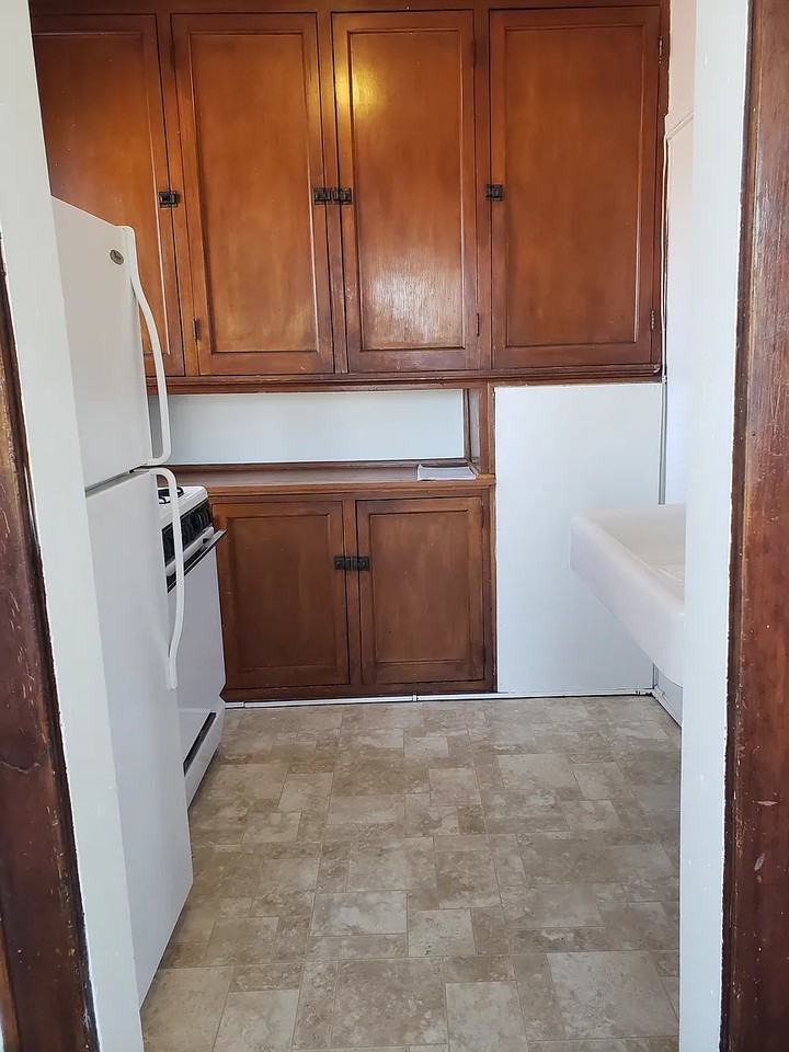 3227 W Lincoln Ave - Photo 2 of 9