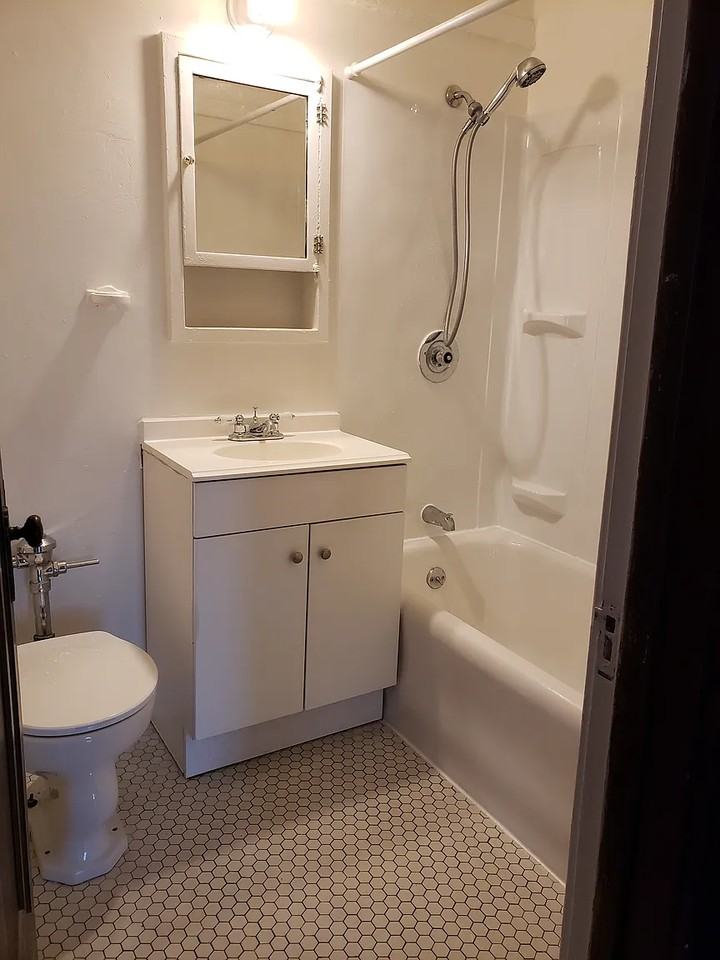 3227 W Lincoln Ave - Photo 3 of 9