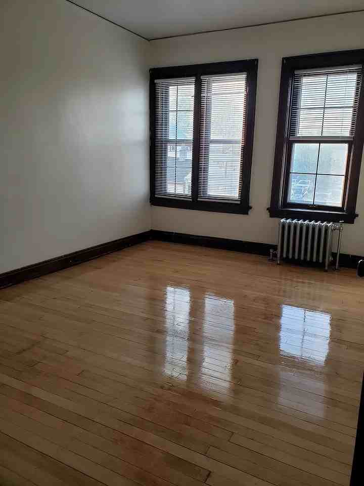 3227 W Lincoln Ave - Photo 6 of 9