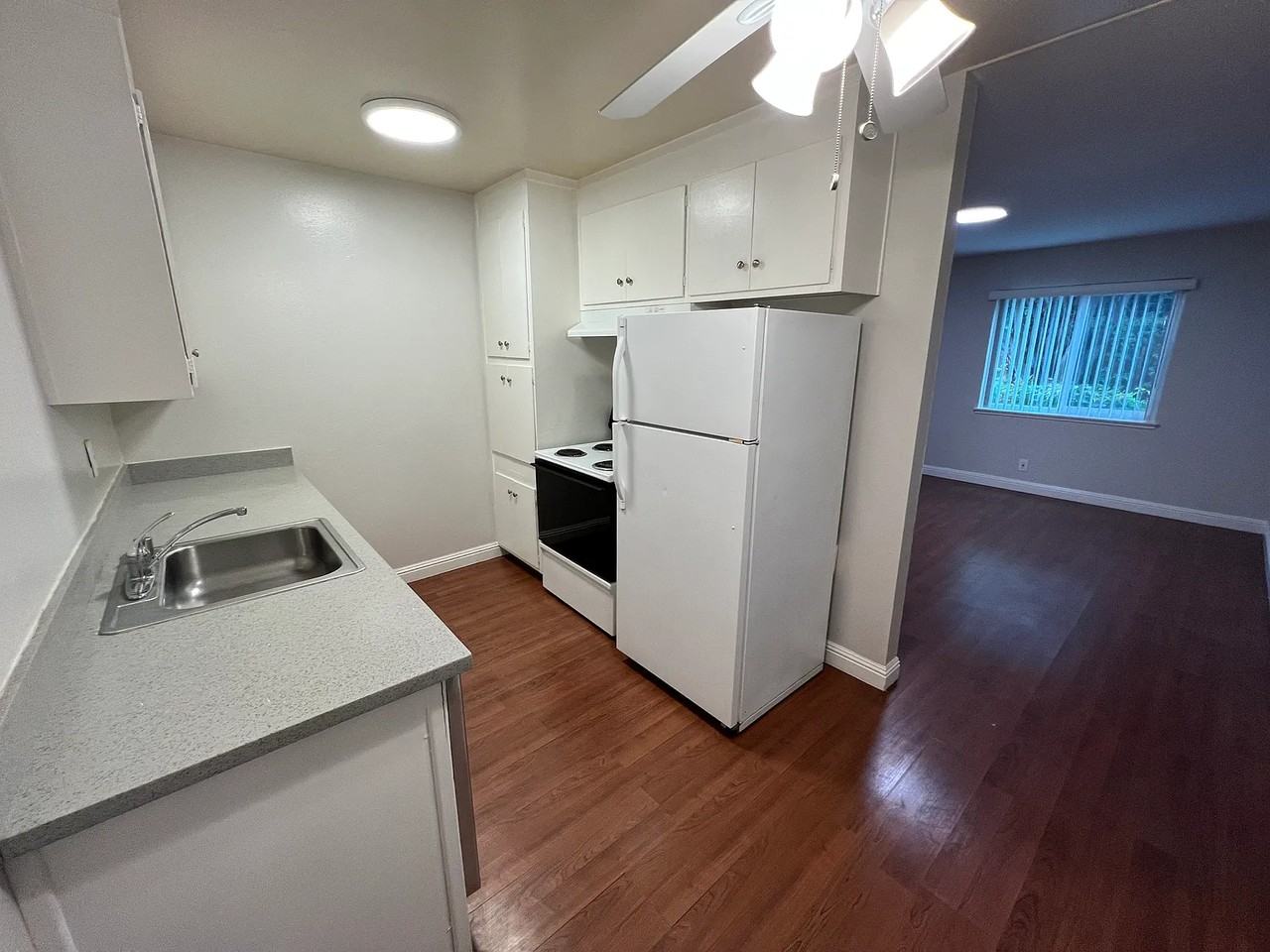 524 E Maude Ave - Photo 2 of 9