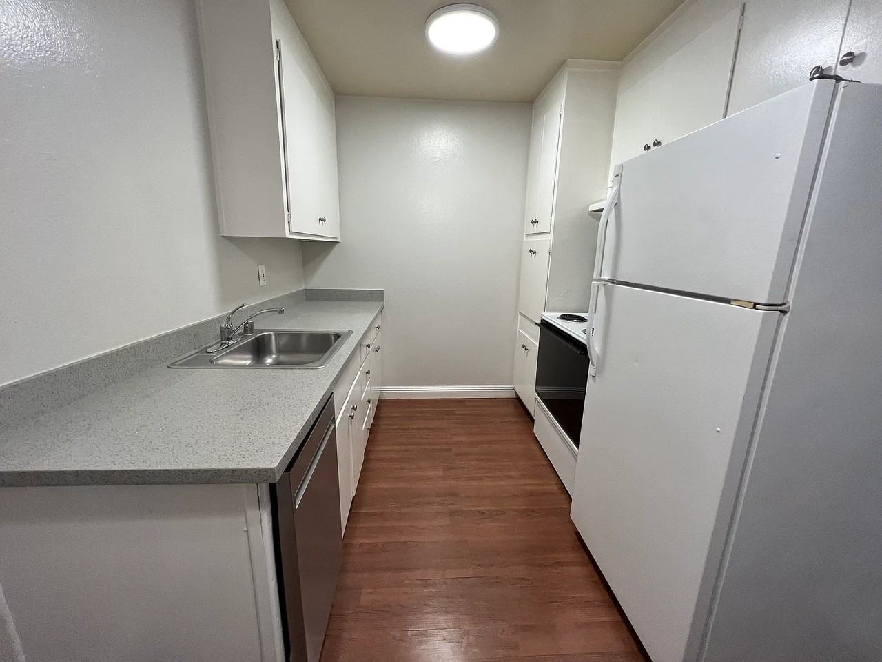 524 E Maude Ave - Photo 3 of 9