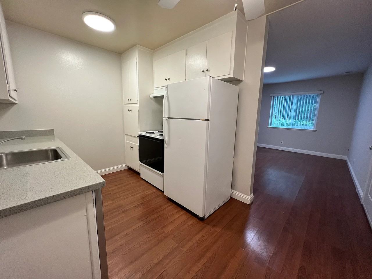 524 E Maude Ave - Photo 5 of 9