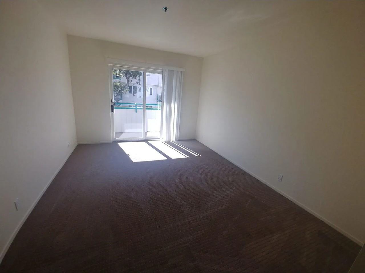 345 Sheridan Ave - Photo 2 of 9