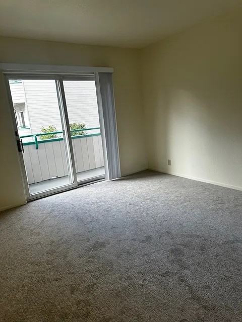 345 Sheridan Ave - Photo 5 of 9