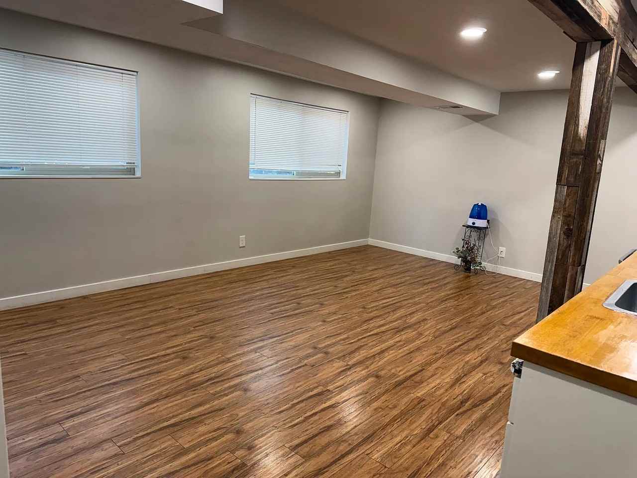 1012 E Sego Lily Dr - Photo 5 of 9