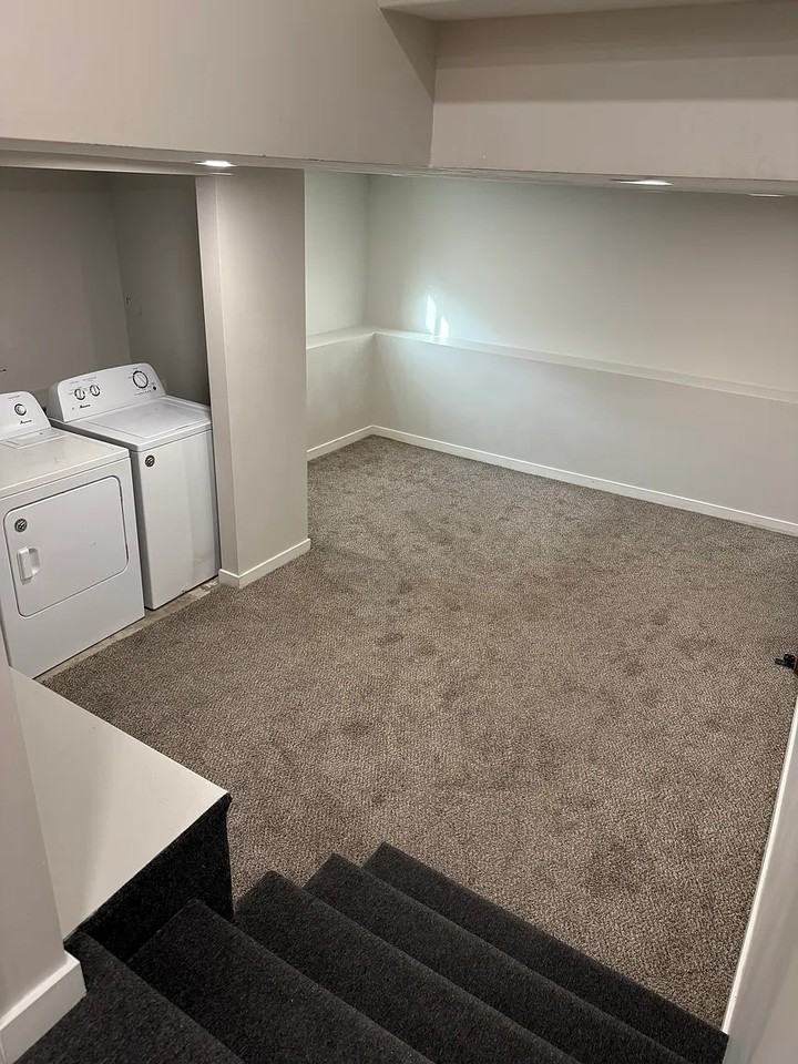 1012 E Sego Lily Dr - Photo 7 of 9