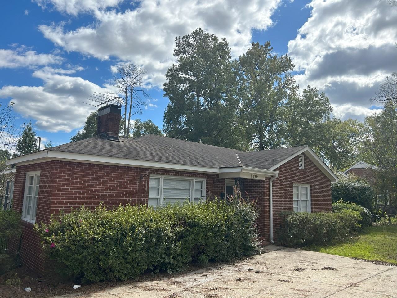 2382 Elm Dr - Photo 2 of 12