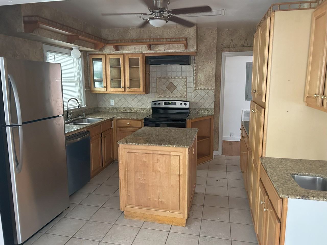 2382 Elm Dr - Photo 3 of 12