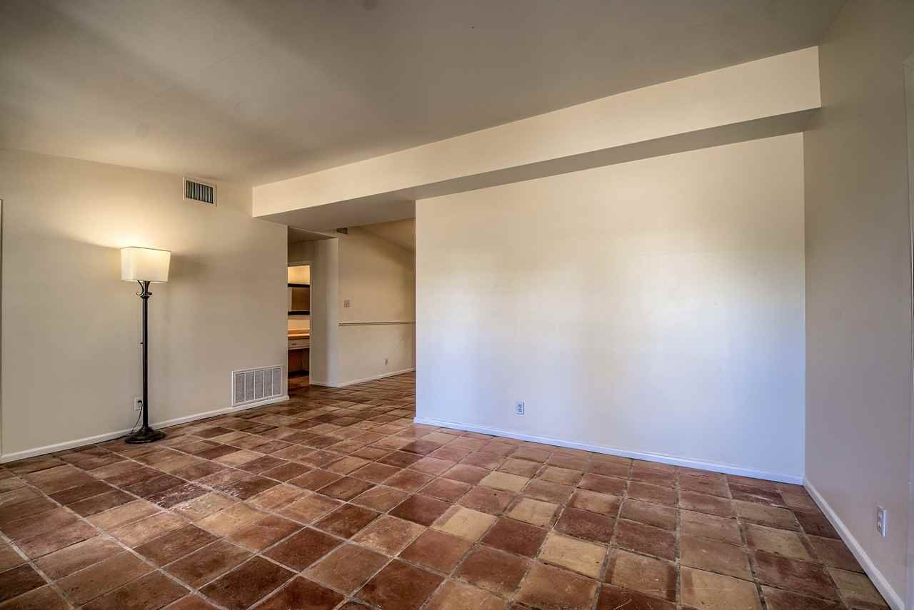 911 Elkhorn Dr - Photo 2 of 15