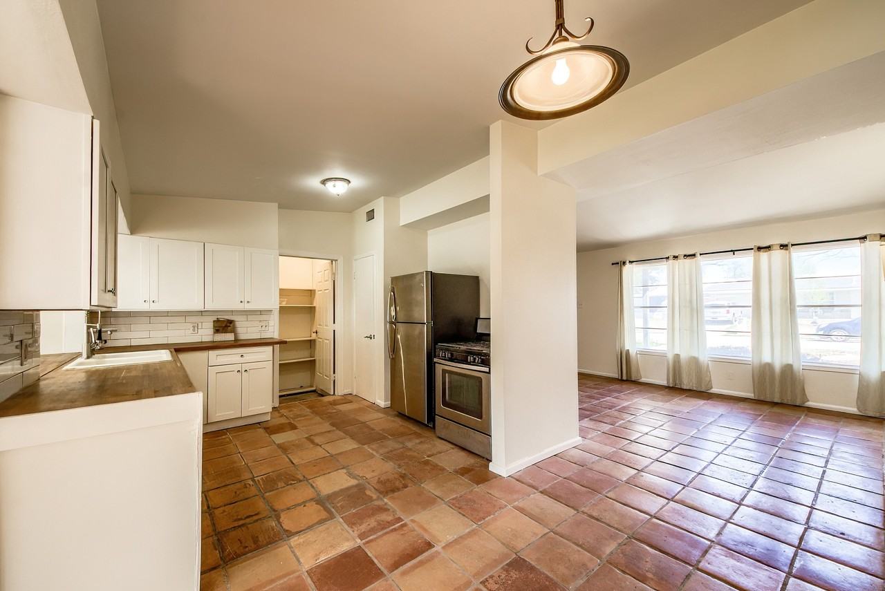 911 Elkhorn Dr - Photo 6 of 15