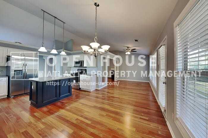 1012 Fairmont Park Dr - Photo 4 of 24