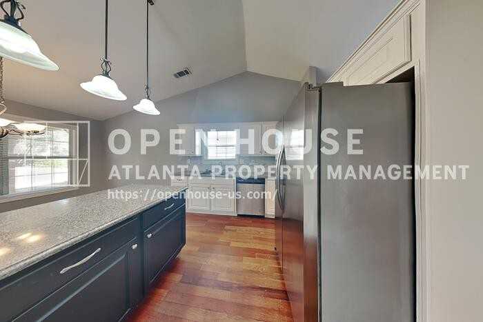 1012 Fairmont Park Dr - Photo 7 of 24