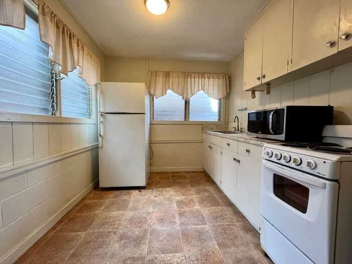 794 Puu Kala St Apt A - Photo 3 of 9