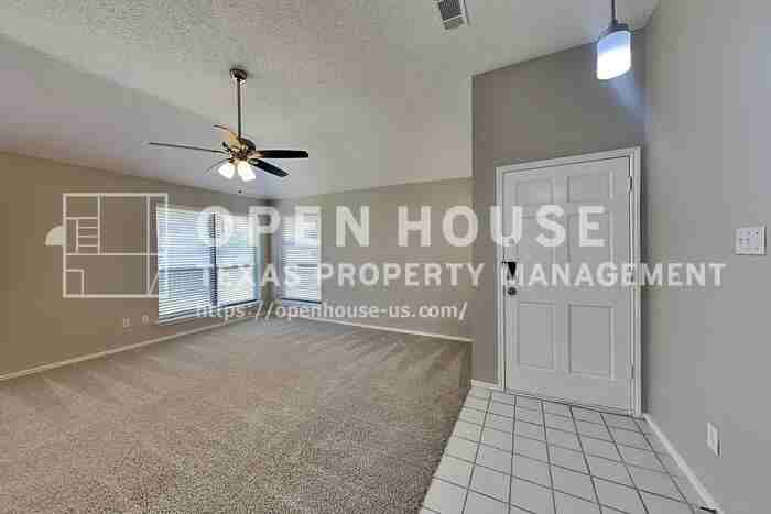 6913 Tudor Dr - Photo 4 of 21