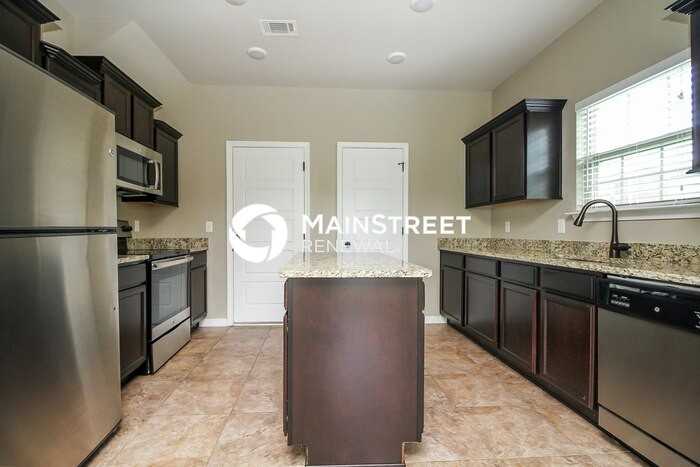 160 Lyndhurst Dr - Photo 7 of 17