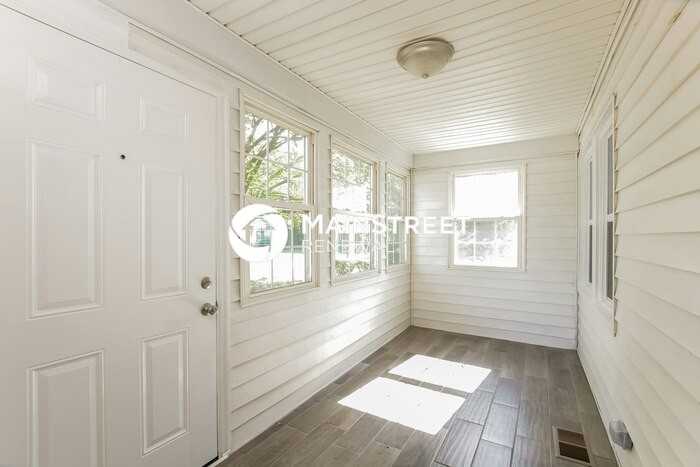 3017 Dogwood Ave - Photo 3 of 16