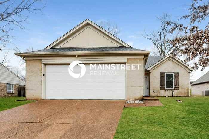 10426 Redmond Cir N - Photo 3 of 16