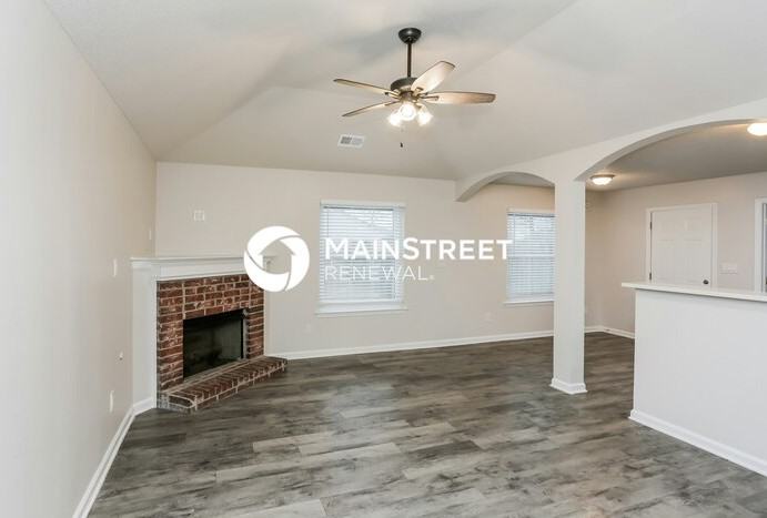 10426 Redmond Cir N - Photo 4 of 16