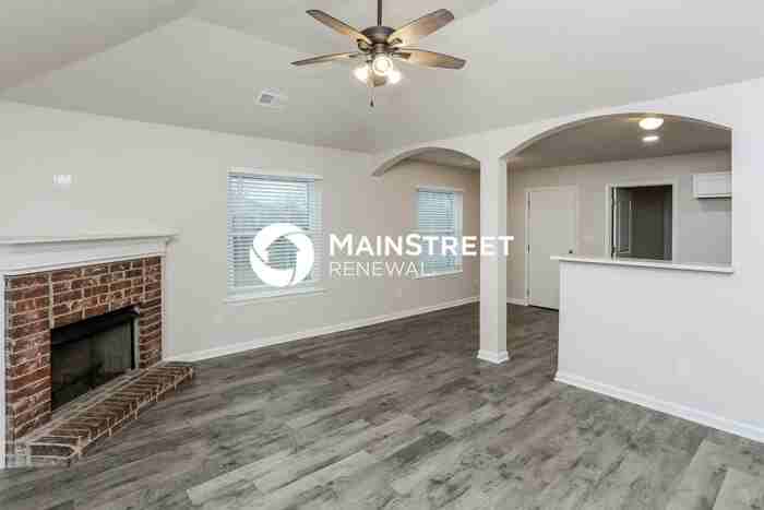 10426 Redmond Cir N - Photo 5 of 16